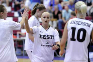 Баскетболистки сборной Эстонии помогают живущим в бедности детям