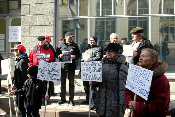 Подробности: Митинг у Посольства РФ в Таллине: «Россия! Мы с тобой!»
