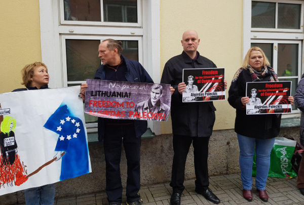 Пикет в поддержку Альгирдаса Палецкиса в Таллине